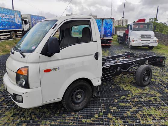 HYUNDAI HR 2.5 LONGO SEM CAÇAMBA 4X2 16V 130CV TURBO INTERCOOLER DIESEL 2P MANUAL